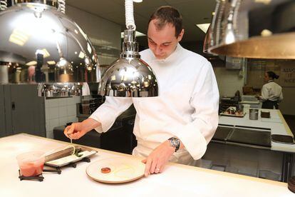 El chef Daniel Humm en la cocina del restaurante neoyorquino Eleven Madison Park, quinto clasificado en el ranking de 'Restaurant'.