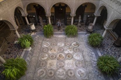 El mosaico 'Los amores de Zeus', en el patio central del palacio de la Condesa de Lebrija.