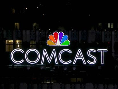 Logo de Comcast en lo m&aacute;s alto de un edificio neoyorquino, en julio pasado.