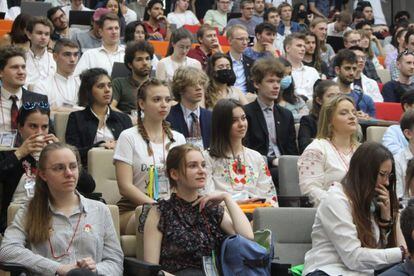 Estudiantes de 15 países durante la inauguración del Mundial de Física en Colombia.