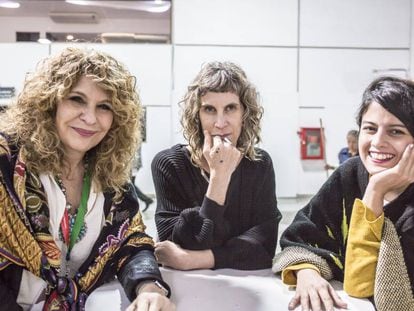Las escritoras Gioconda Belli, Nona Fernández y Brenda Lozano en la FIL de Guadalajara.