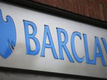 Logotipo de una sucursal del banco Barclays en Londres.