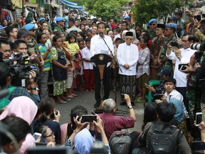 El presidente de Indonesia, Joko Widodo, durante su discurso como ganador de las elecciones en un barrio pobre de Yakarta.