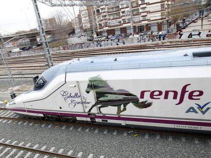 Un tren d'alta velocitat a València.