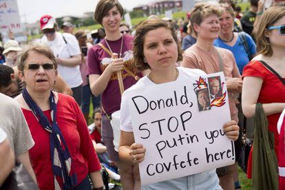 Protestas contra Donald Trump por su salida del pacto climático y sus vínculos con Rusia, el sábado en Washington