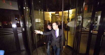 Carles Puigdemont sale del hotel Chambord en Bruselas.