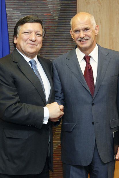 José Manuel Barroso y Yorgos Papandreu, ayer en Bruselas.