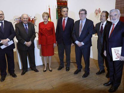 De izquierda a derecha: Pablo Raphael de la Madrid, Enrique Iglesias, Roberta Lajous, Santiago Miralles, Juan Manuel Bonet, Jos&eacute; Carre&ntilde;o Carl&oacute;n y Dar&iacute;o Villanueva. 