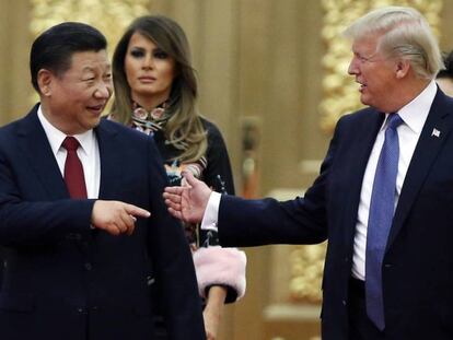 Donald Trump, a la derecha, junto a Xi Jinping el pasado noviembre en Pekín. En vídeo, China y el FMI critican el proteccionismo de EE UU.