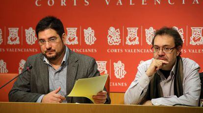 Los diputados de EU Ignacio Blanco y Llu&iacute;s Torr&oacute; explican los contratos de la F-1.