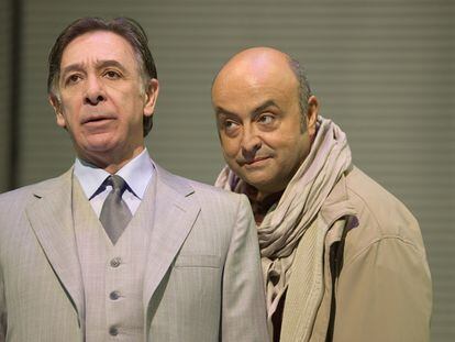 José Pedro Carrión (izquierda) y Jesús Castejón, en una escena de 'Cosmética del enemigo'.