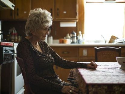 Alice Munro, premio Nobel de literatura en 2013, en la cocina de su casa en Clinton (Ontario, Canad&aacute;).