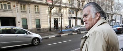 Barcenas, a la salida de su casa de Madrid.