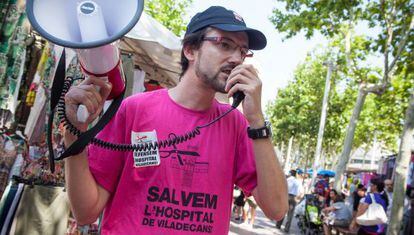 Protesta y recogida de firmas contra el cierre del Hospital de Viladecans en 2013.