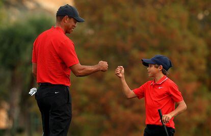 Tiger Woods y su hijo Charlie, el pasado diciembre.