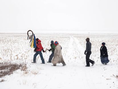 'Caminata de oración en Standing Rock, Dakota de Norte, 2017', del libro 'Property Rights' editado por STEIDL. Fotografía: MITCH EPSTEIN (STEIDL)