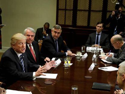 Donald Trump, presidente de EE UU, en una reuni&oacute;n con los representantes de las grandes compa&ntilde;&iacute;as farmac&eacute;uticas en la Casa Blanca. 