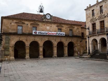 La plaza del Ayuntamiento de Soria vacía, el jueves por la mañana.