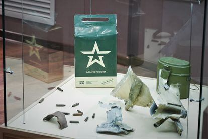 Paquete de una ración de comida del ejército ruso expuesta en el Museo Regional de Zaporiyia. 