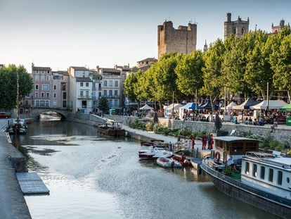 El canal de la Robine a su paso por la ciudad de Narbona (Francia).