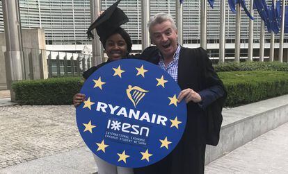 Michael O&#039;Leary, consejero delegado de Ryanair, tras la firma del acuerdo con Erasmus.