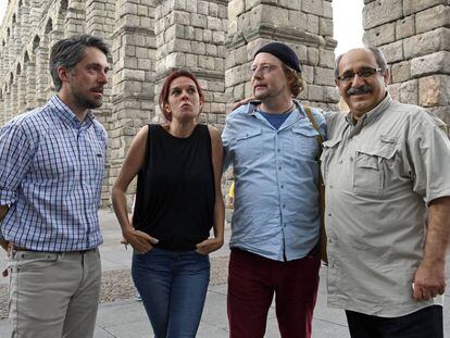 M&oacute;nica Garc&iacute;a Prieto, entre los finalistas del Premio Cirilo Rodr&iacute;guez, Carlos Franganillo (izquierda), Dogan Tili&ccedil; e Ilya U. Topper, en Segovia.