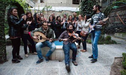 Los componentes del grupo musical Nabat ensayan en Damasco.