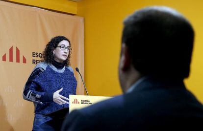 Rovira interviene en el Consejo Nacional de ERC, ante la atenta mirada de Junqueras