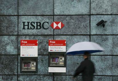 Vista exterior de una oficnia del HSBC en una calle de Londres.