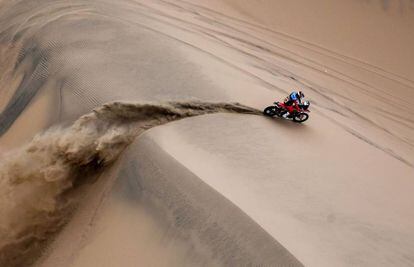 El piloto de Honda José Ignacio Florimo Cornejo, compitiendo durante el Rally Dakar 2019 en Perú.