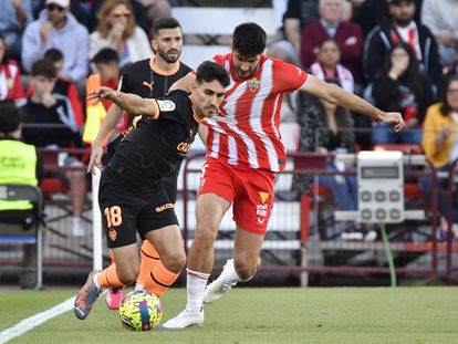 Gonzalo Melero y Almeida durante el partido de la Liga entre el Almería y el Valencia, este domingo.