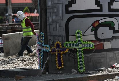 Homenaje a las víctimas del colapso de la Línea 12 del metro, este lunes en la Ciudad de México.