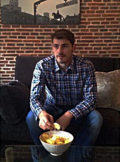 Iker Casillas promociona una marca de patatas fritas