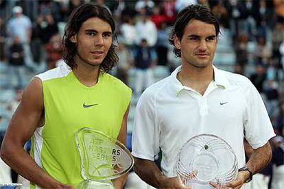 Nadal y Federer, con los trofeos de Roma.