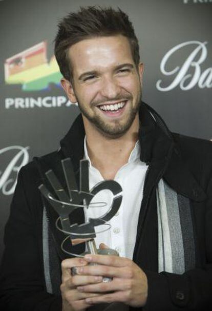 El cantante Pablo Albor&aacute;n, premio al Artista Revelaci&oacute;n, durante la gala de entrega de los Premios 40 Principales 2011, el pasado diciembre.