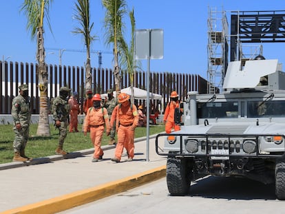 Trabajadores de la empresa Ica Fluor, durante un paro laboral, este martes.