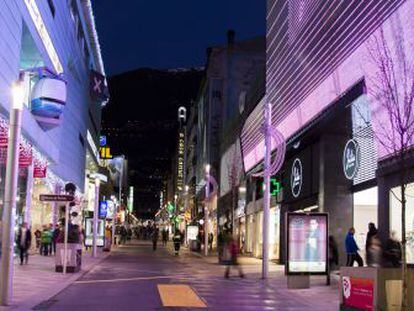 Tiendas situadas en la avenida Carlemany de Andorra. 