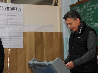 Mauricio Macri, alcalde de Buenos Aires y candidato presidencial de Argentina, estrena este domingo el voto electr&oacute;nico en su ciudad
