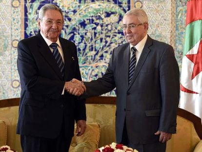 El presidente de Argelia, con  Raul Castro 