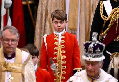 El príncipe Jorge durante la coronación de su abuelo, el rey Carlos III. La ceremonia se celebró el 6 de mayo de 2023 en la abadía de Westminster, Londres.