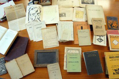 Imaxe dos materiais do poeta Manuel Antonio almacenados na Fundación Barrié de la Maza da Coruña.