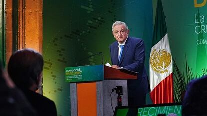 El presidente de México, Andrés Manuel López Obrador, se dirige a empresarios y banqueros en la última convención bancaria del pasado mes de marzo.