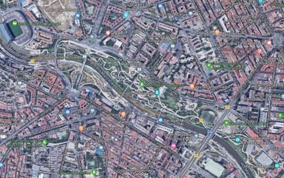 Vista satelital de las calles Paseo del Quince de Mayo y Antonio López, fronteras de renta junto al Río Manzanares.