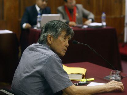 Alberto Fujimori durante su juicio por desv&iacute;o de fondos