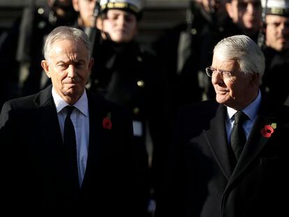 Los ex primeros ministros Tony Blair y John Major, el pasado noviembre en Londres.