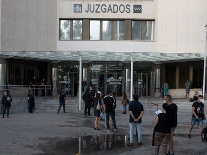 Colas en la entrada a los juzgados de plaza de Castilla, en septiembre de 2020.