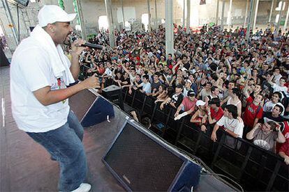 Actuación de Toscano y El Chojin en el festival Cultura Urbana 2005, en el antiguo Matadero de Legazpi.