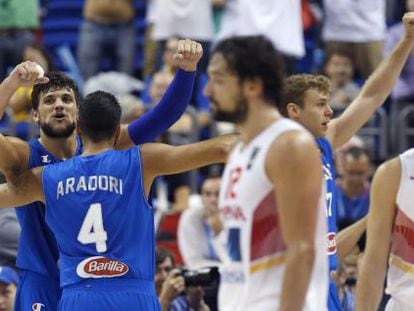 Los jugadores de Italia celebran la victoria ante Espa&ntilde;a.