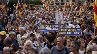 Acto de Omnium Cultural, la ANC e Intersindical, celebrada el domingo en la plaza de Cataluña de Barcelona.