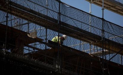 Obras de construcción en el barrio del Ensanche de Vallecas en Madrid.